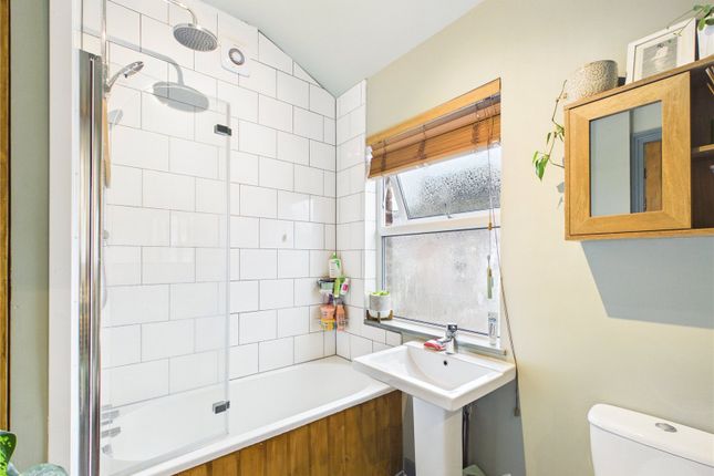70, Ealing Avenue,, Manchester photo 3