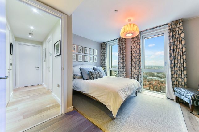 Flat for sale in Avantgarde Tower, 1 Avantgarde Place, London