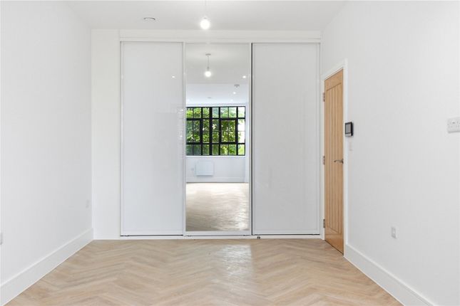 Flat 4, 115A, Brunswick Park Road, London photo 4