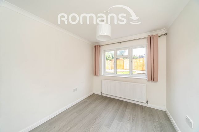 1, Gatcombe Close, Reading photo 4