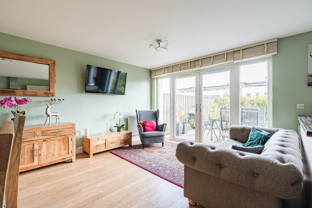 18, Burnbrae Grove, Edinburgh photo 4