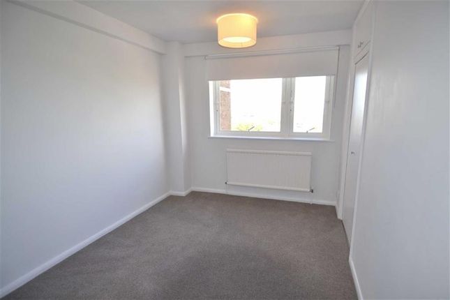 Flat to rent in Cranmer Road, London
