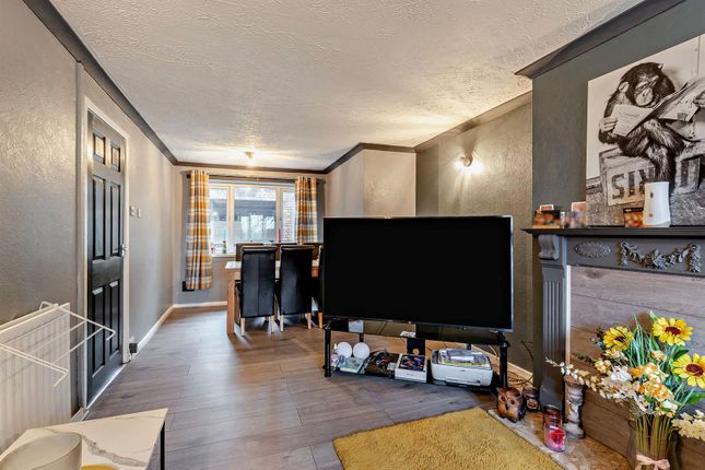 26, Edge View Walk, Stourbridge photo 3