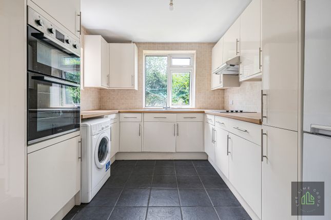 95, Oakwood Drive, St Albans photo 3