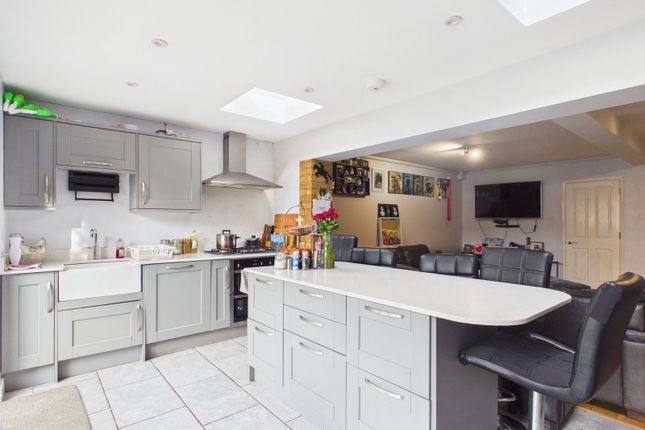 88, Avondale Avenue, Surrey photo 4