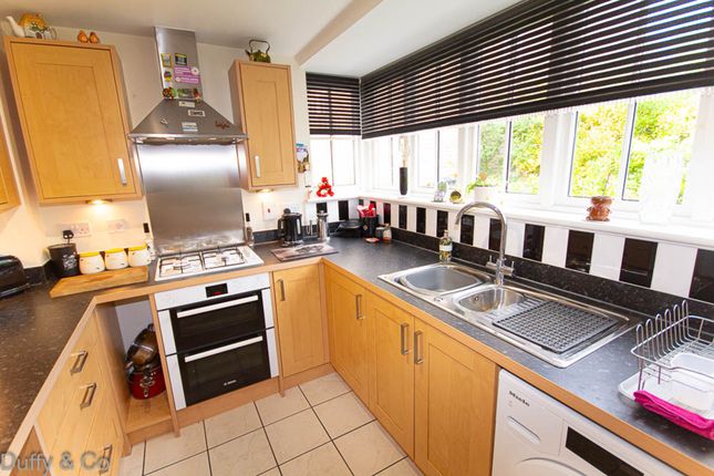9 Updown Hill, Haywards Heath photo 3