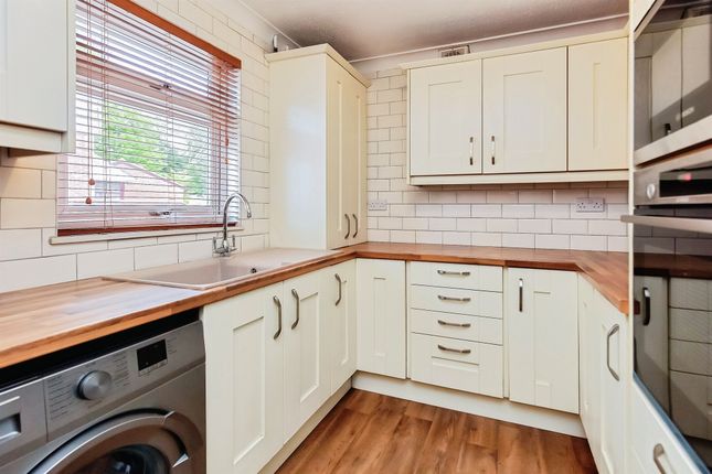 5, Thursfield, Peterborough photo 2
