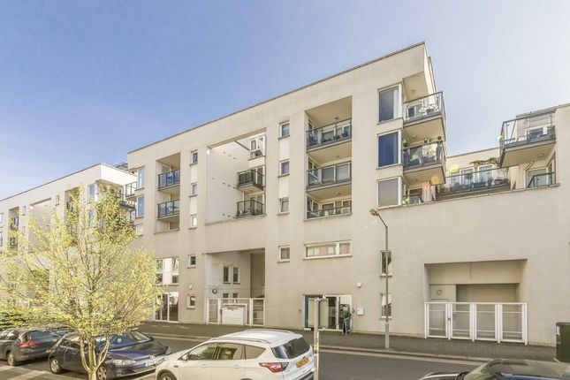 Flat for sale in Point Pleasant, London
