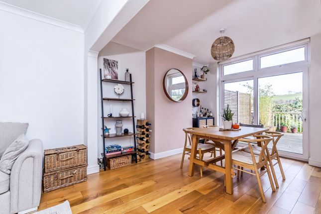 64, Newstead Rise, Surrey photo 4