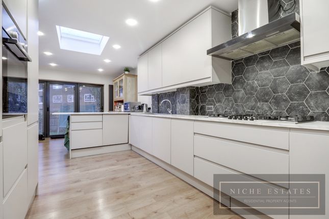 39, George Crescent, London photo 3