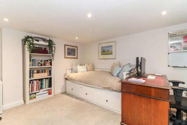 Town house for sale in Queen Street, St.Albans