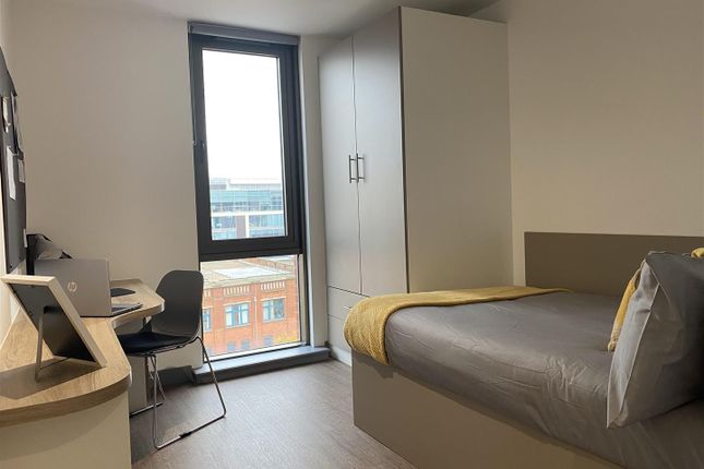1-bed flat on S3, Great Patrick Street, Belfast, £672/mo
