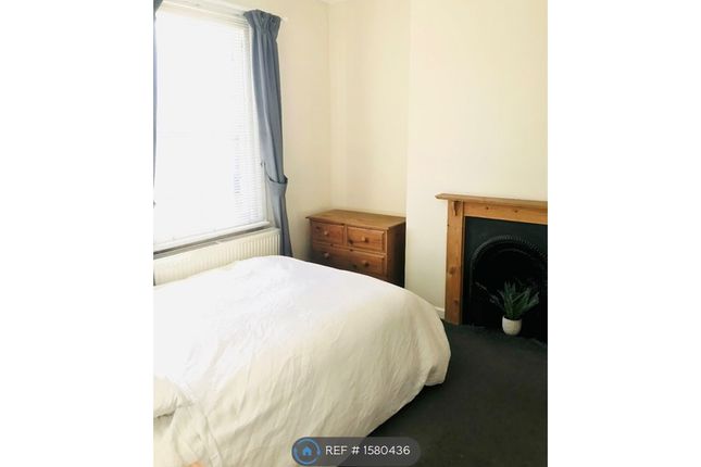 Terraced house to rent in Vant Road, London