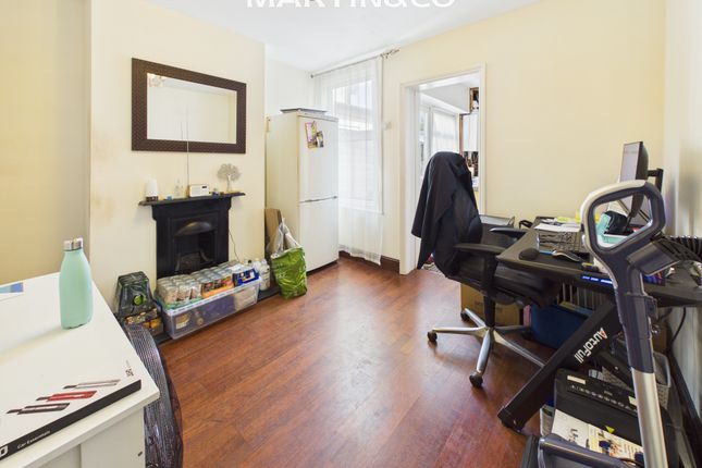 98, Edgell Road, Staines Upon Thames photo 4