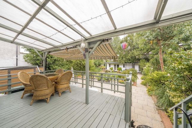 39, Highfield Avenue, London photo 4