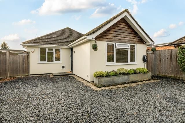 1, Burr Hill Lane, Chobham photo 4