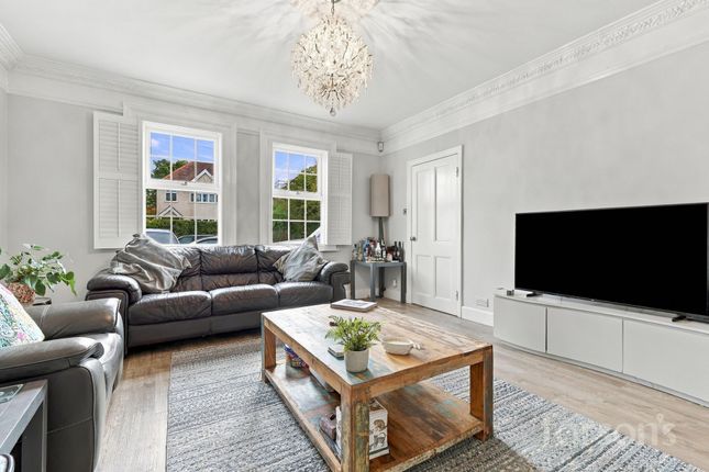 5 Doddinghurst Road, Brentwood photo 2