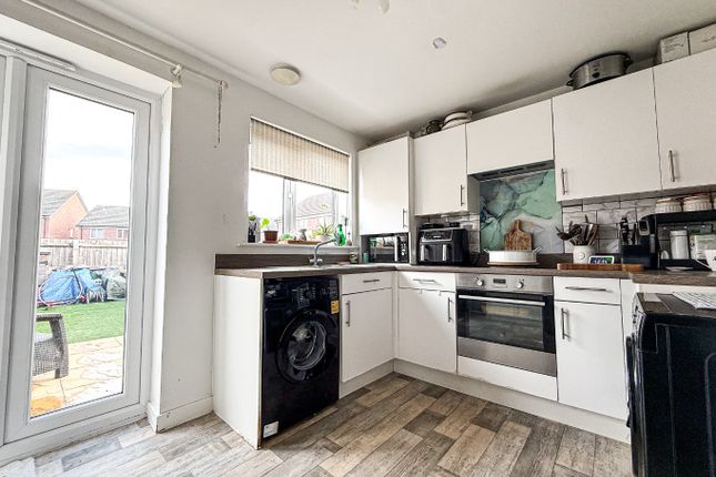 91 Hob Close, Bathpool, Somerset photo 4