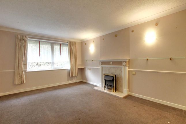 Flat for sale in Homewillow Close, London