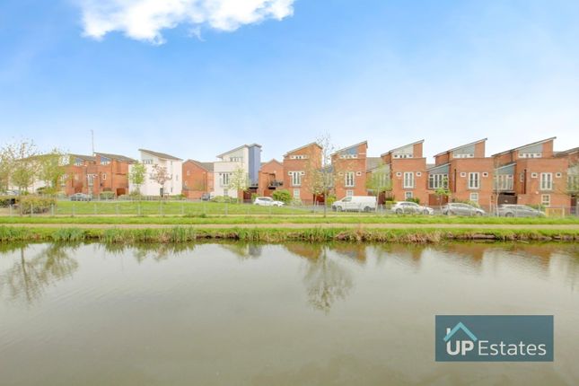 212, Drapers Fields, Coventry photo 2
