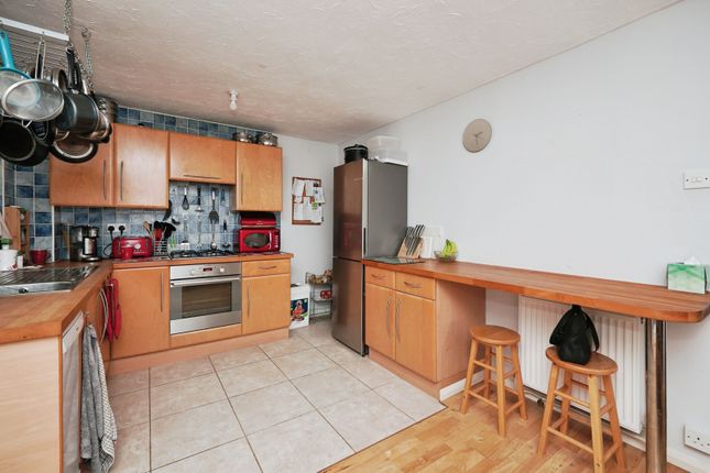 53, Pine Way, Kent photo 3