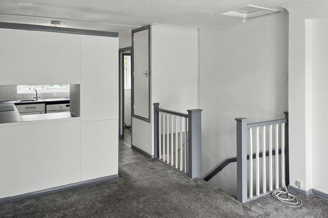 14 Davies Court,, Carrington Road, High Wycombe photo 4
