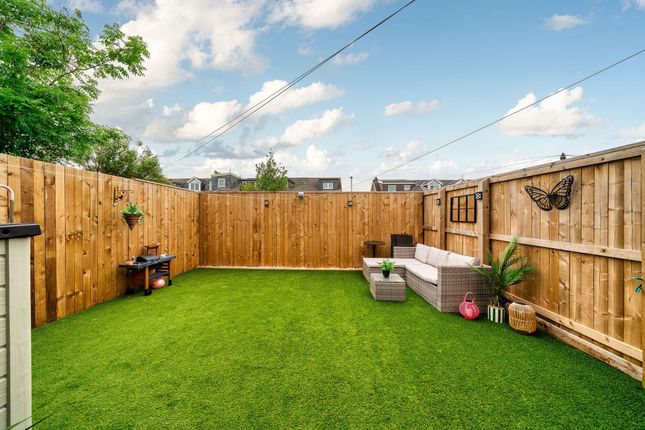 104 Seafield Rows, Bathgate photo 2
