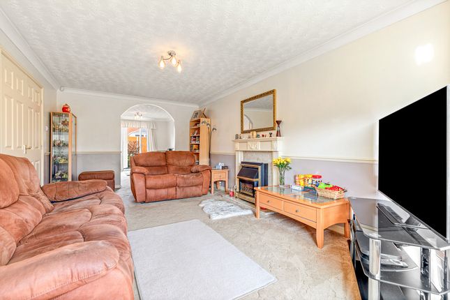3, Collins Close, Leicester photo 2