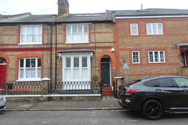 Terraced house to rent in Temple Road, Windsor