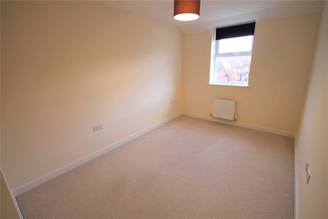 Flat to rent in Cloatley Crescent, Royal Wootton Bassett, Wiltshire