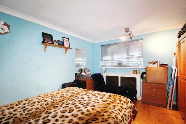 End terrace house for sale in Badlow Close, Erith
