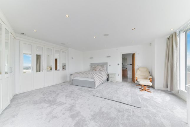 249, Wards Wharf Approach, London photo 4