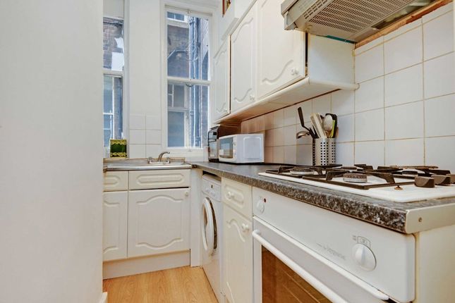 Flat to rent in Bedford Avenue, London