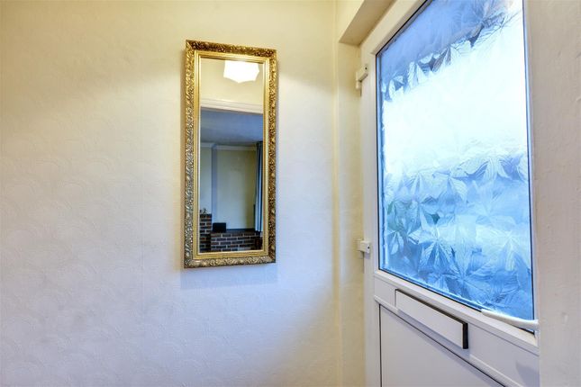 32, Leslie Avenue, Nottingham photo 4