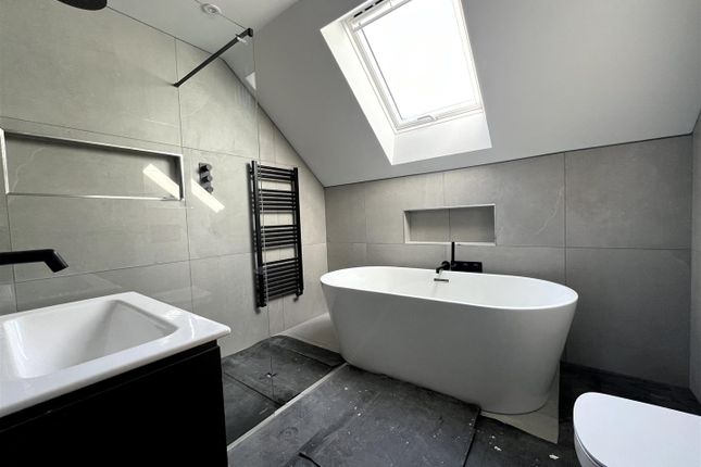 21, Chelford Road, Somerford photo 4