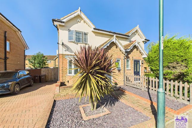 13, Lodge Hill Lane, Chattenden photo 2