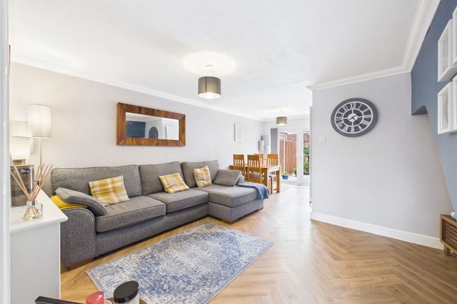 24, Furzecroft, Gloucester photo 2