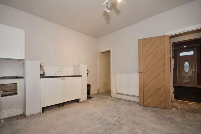 33, Hollin Hill Road, Chesterfield photo 4