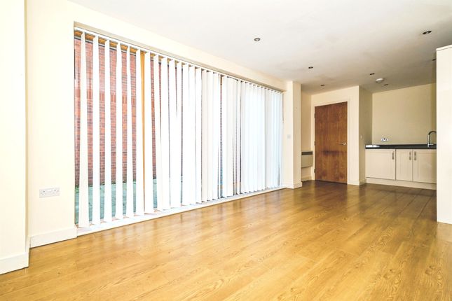 Flat 2, Fivash House, Denne Parade, Horsham photo 4
