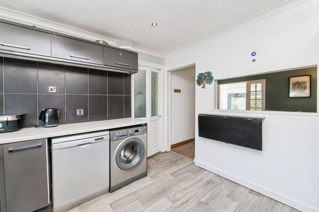 29, Wells Avenue, Honiton photo 3