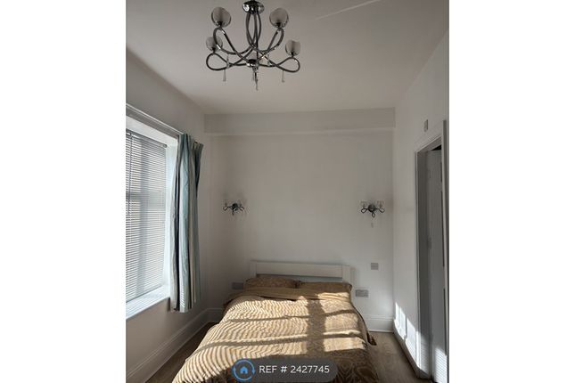 Room 3 - Upstairs Ensuite With Kitchenette