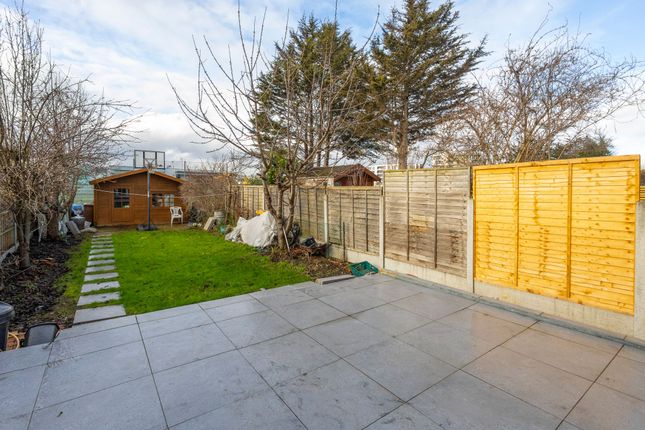 23 Wadham Avenue, London photo 2