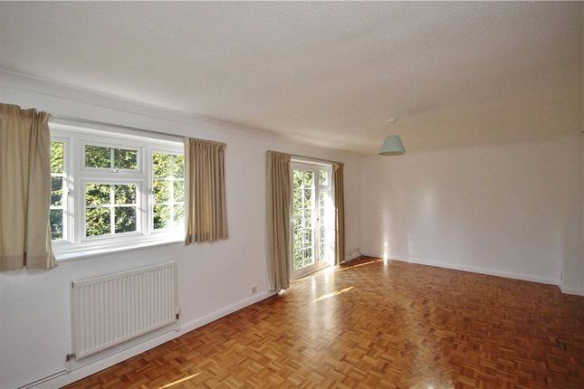 9, Freshborough Court, Guildford photo 3