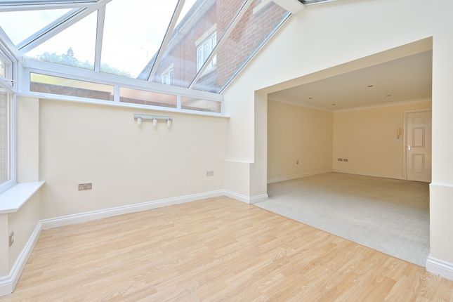4 Priory Fields, Watford photo 4