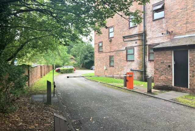 Flat to rent in Hathersage Road, Manchester