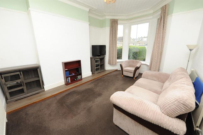 37, Hall Royd, Bradford photo 2