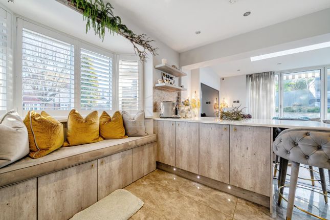 16a, Kimble Crescent,, Bushey photo 2