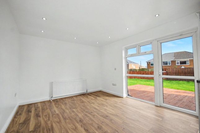 21, Taylor Close, West Yorkshire photo 4