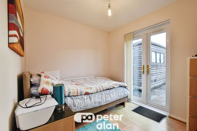 8., Kidwelly Grove, Merthyr Tydfil photo 2
