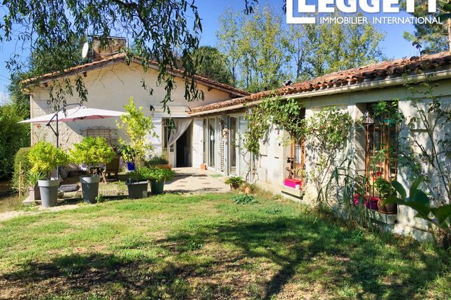 Thumbnail Villa for sale in Le Fouilloux, Charente-Maritime, Nouvelle-Aquitaine